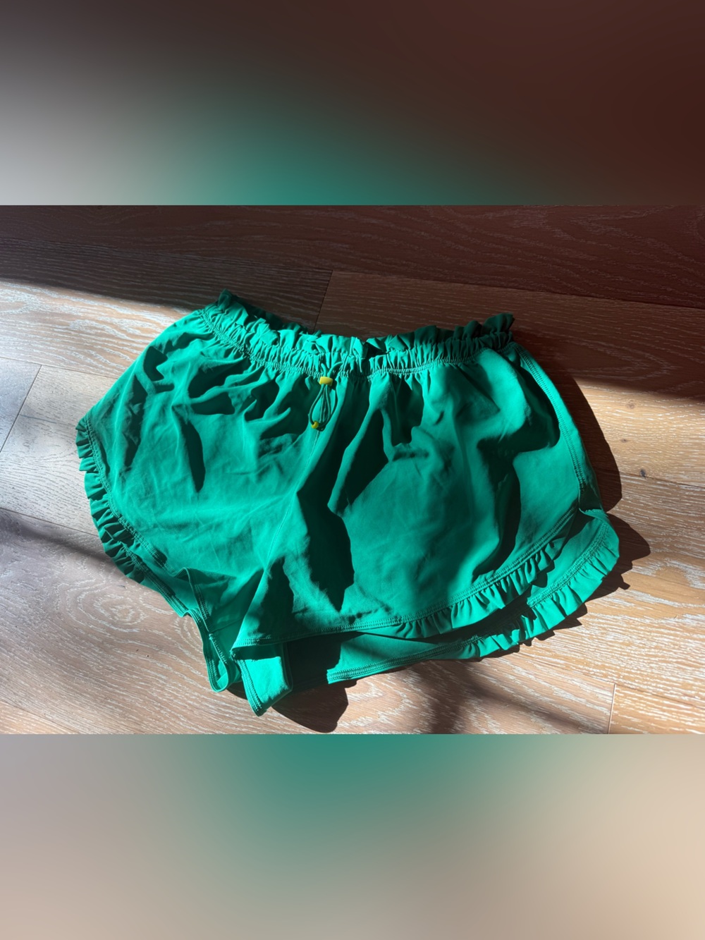 OFFLINE By Aerie 2" Ruffle Hot Stuff Short jelly bean green nwot - Picture 3 of 9